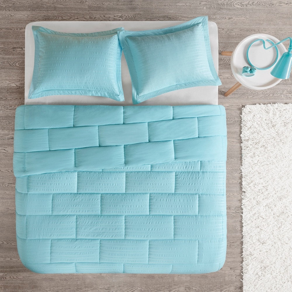 Intelligent Design Ava Seersucker Down Alternative Comforter Set
