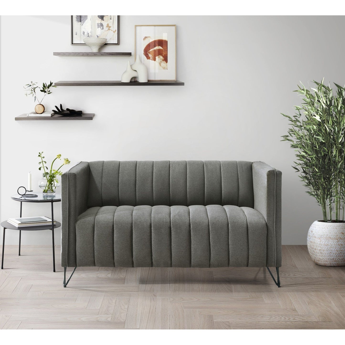 Clayfell Kurtis Square Arm Living Set