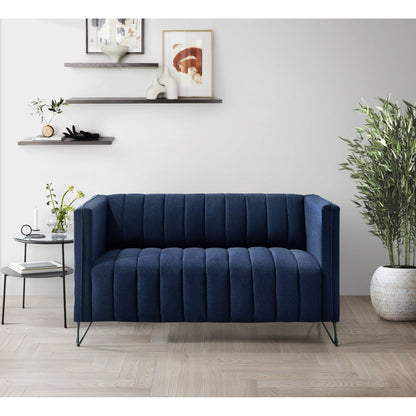 Clayfell Kurtis Square Arm Living Set