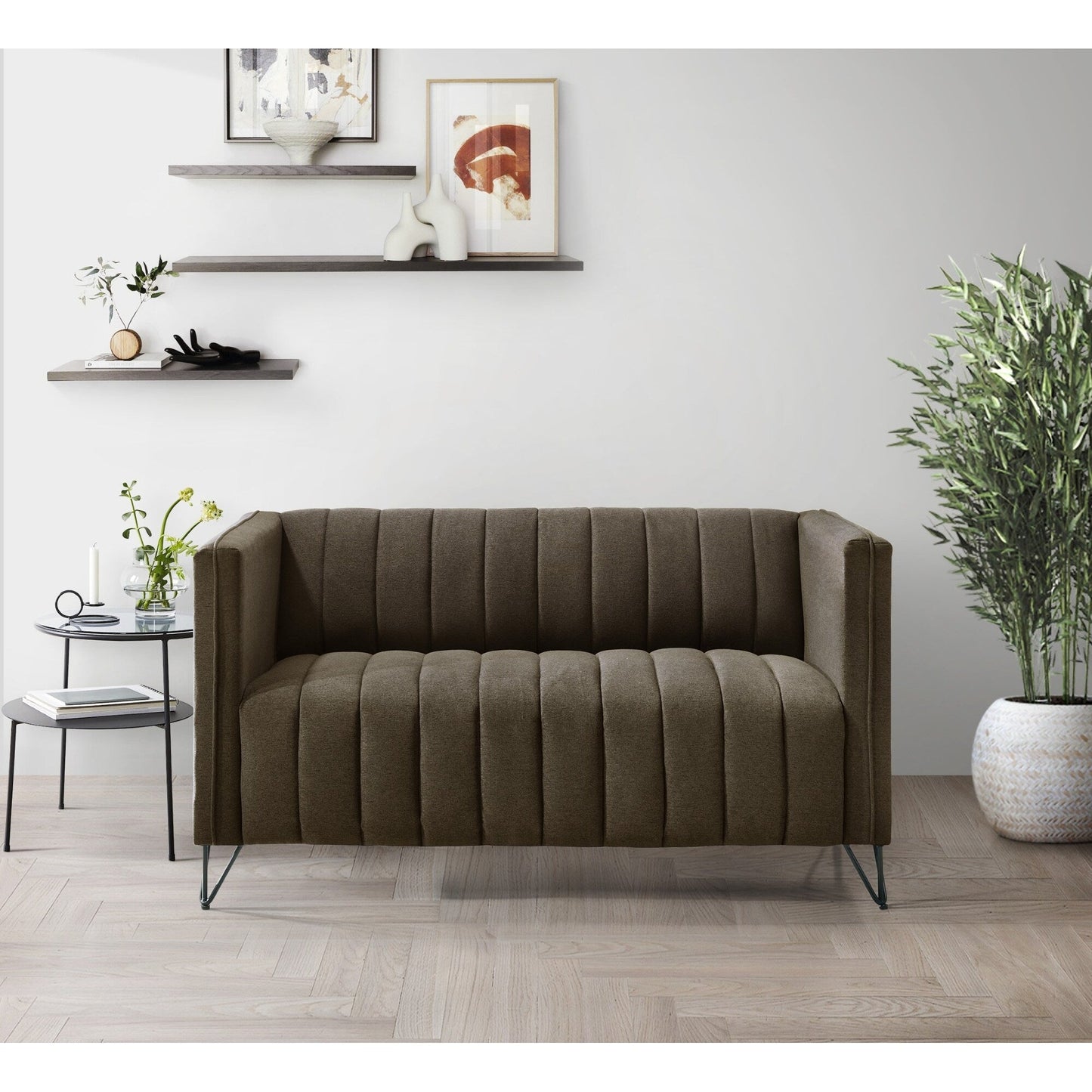 Clayfell Kurtis Square Arm Living Set