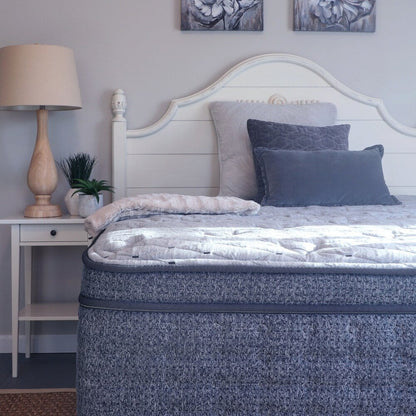 Laura Ashley Maria 13-inch Euro Top Gel Latex Mattress Set by King Koil