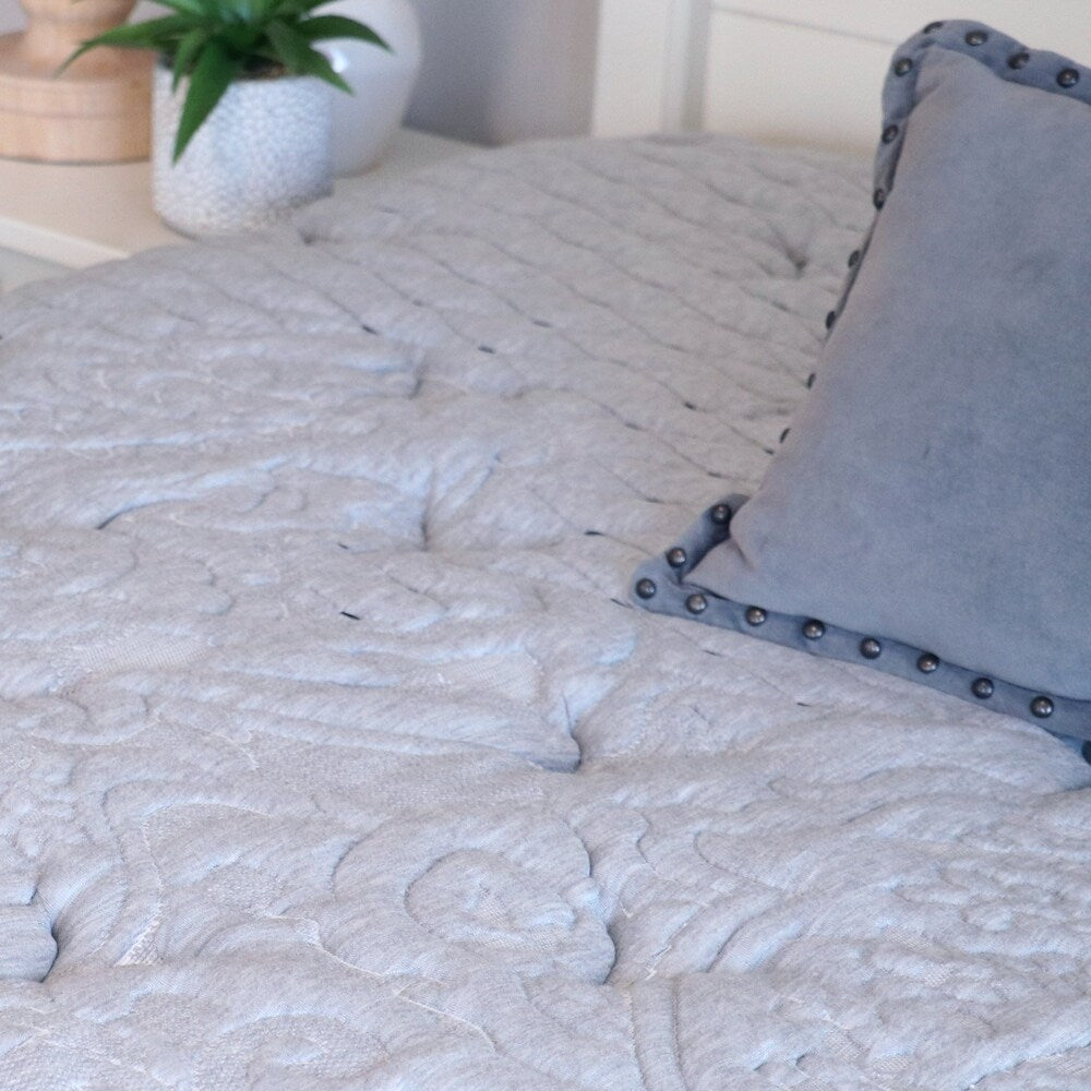 Laura Ashley Maria 13-inch Euro Top Gel Latex Hybrid Mattress by King Koil