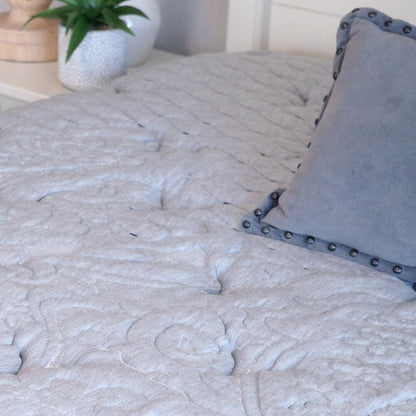 Laura Ashley Maria 13-inch Euro Top Gel Latex Hybrid Mattress by King Koil