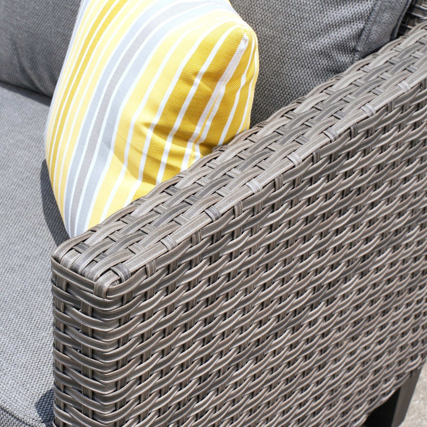 OVIOS 7-piece Patio Outdoor Wicker Conversation Set
