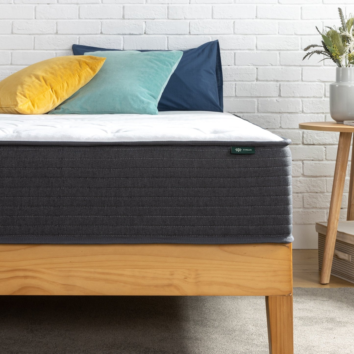 Priage by ZINUS 10 Inch Comfort Essential Pocket Spring Hybrid Mattress