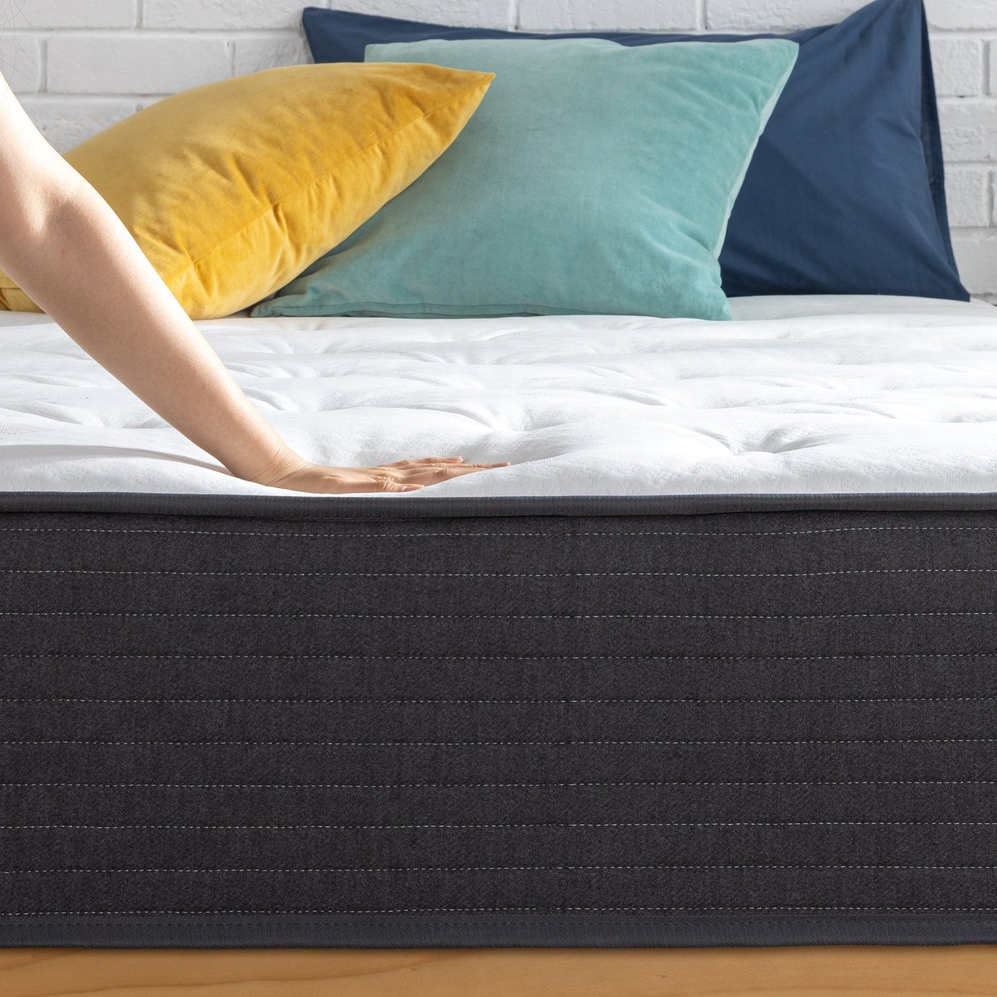 Priage by ZINUS 10 Inch Comfort Essential Pocket Spring Hybrid Mattress