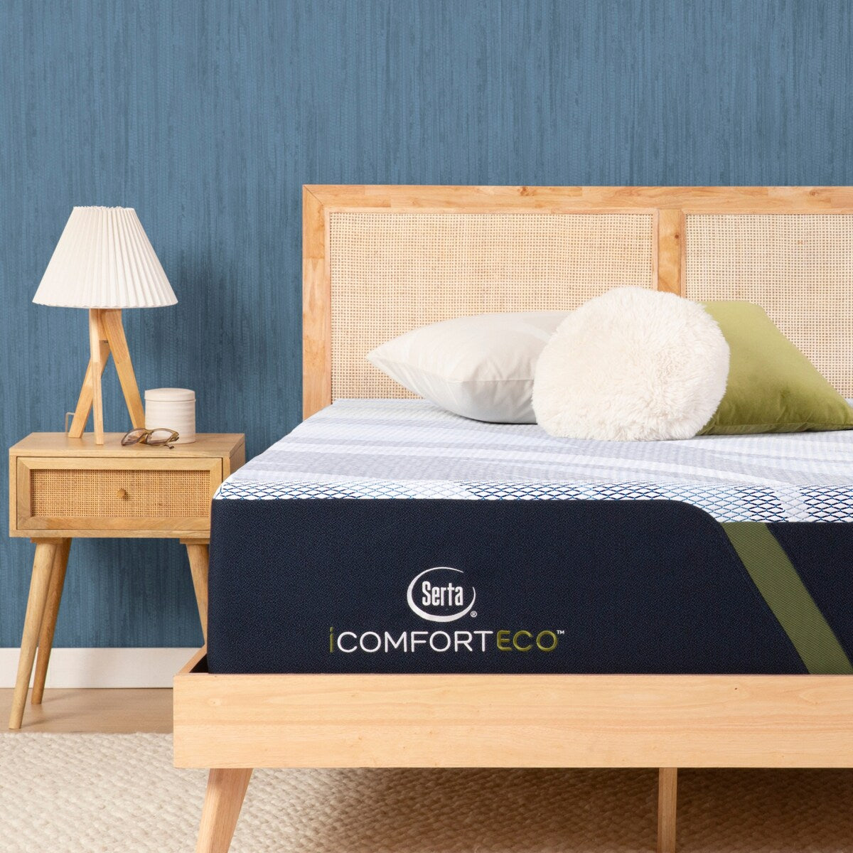 Serta iComfortECO F40HD 15.75 Memory Foam Medium Mattress and Adjustable Base Set