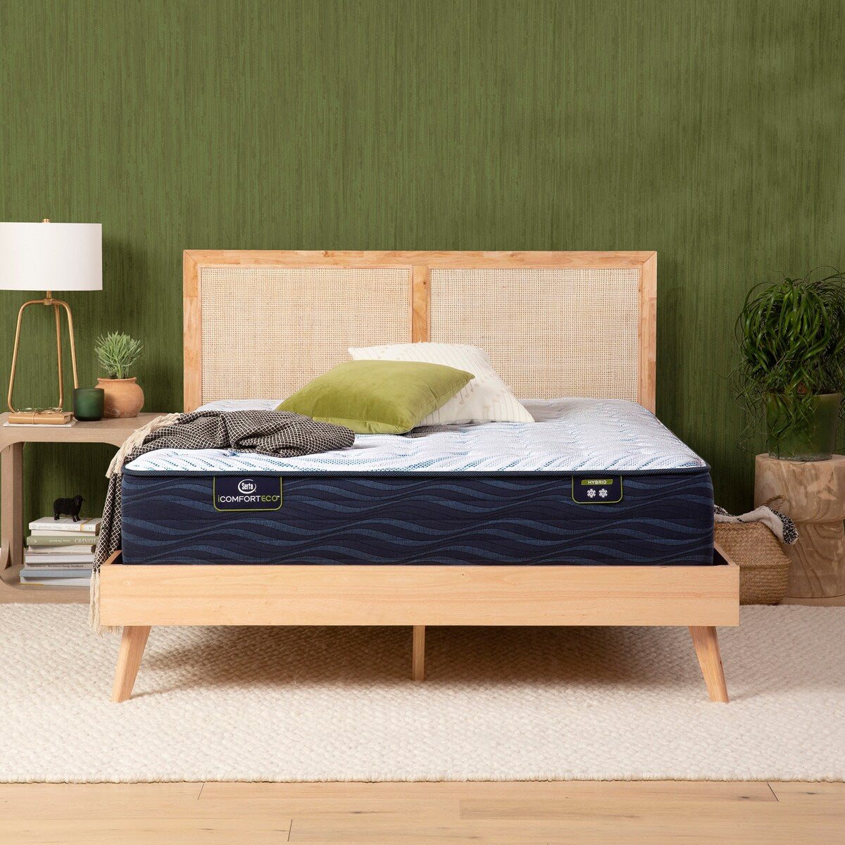 Serta iComfortECO Q10 13.25 Hybrid Medium Mattress Set