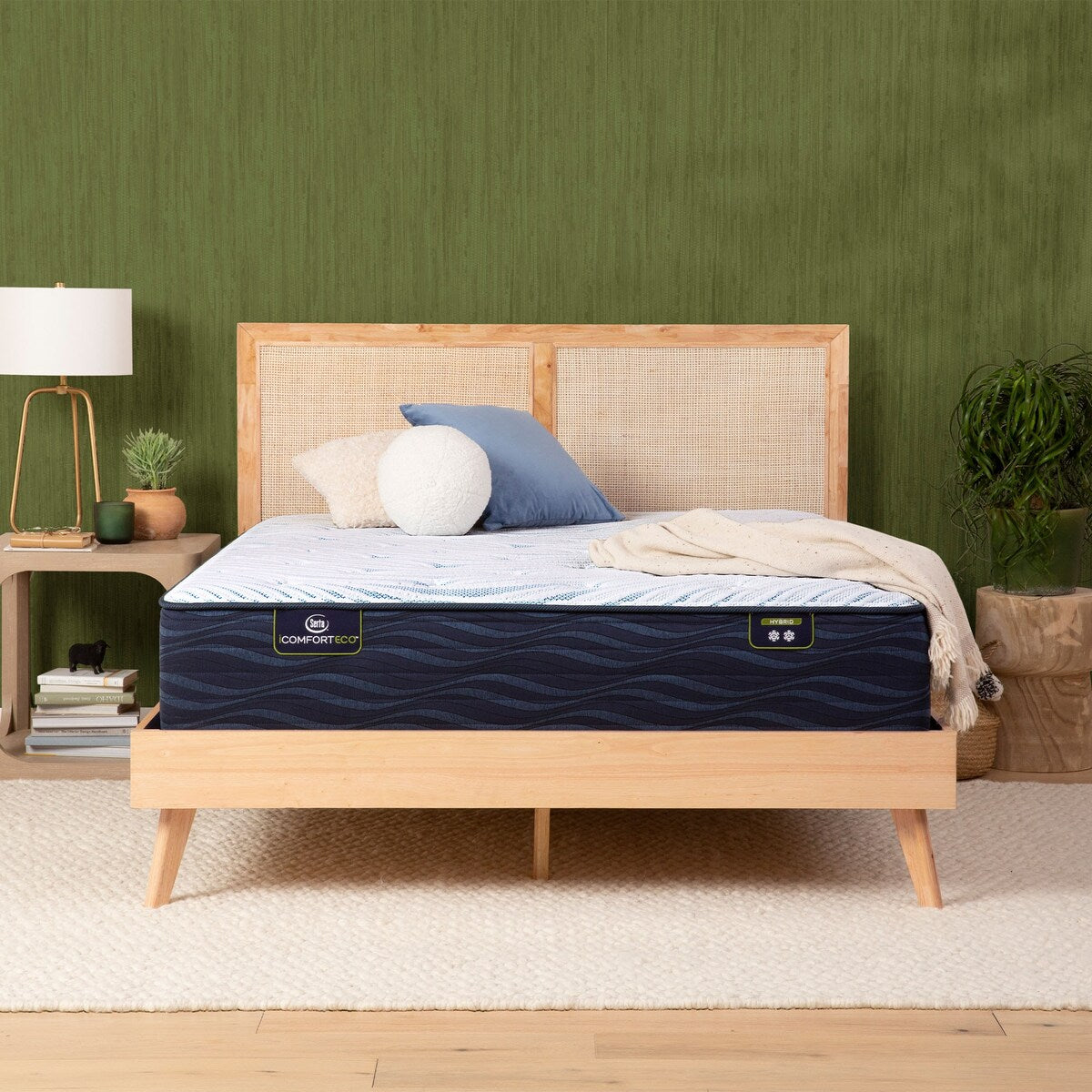 Serta iComfortECO Q15GL 13.75 Hybrid Plush Mattress and Adjustable Base Set