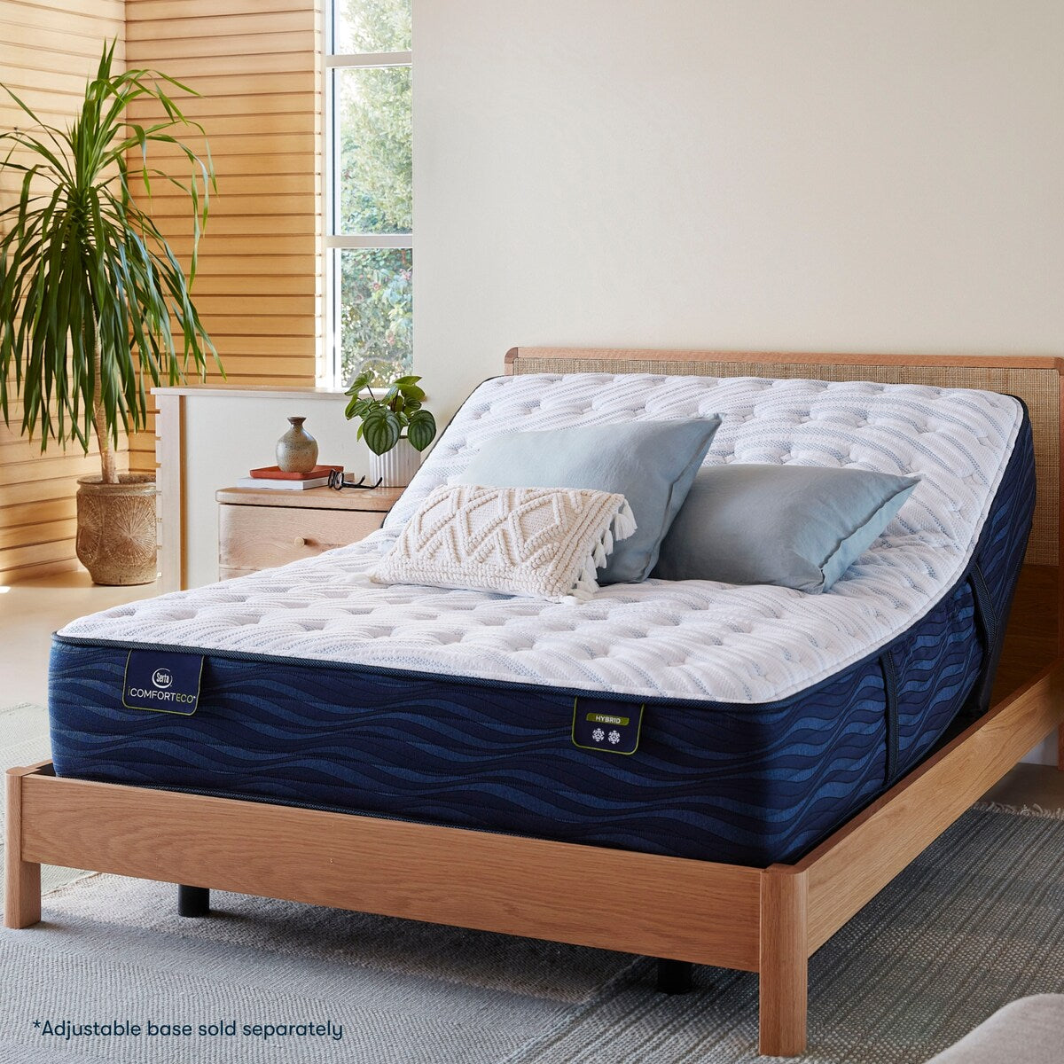 Serta iComfortECO Q15GL 13.75 Hybrid Plush Mattress and Adjustable Base Set