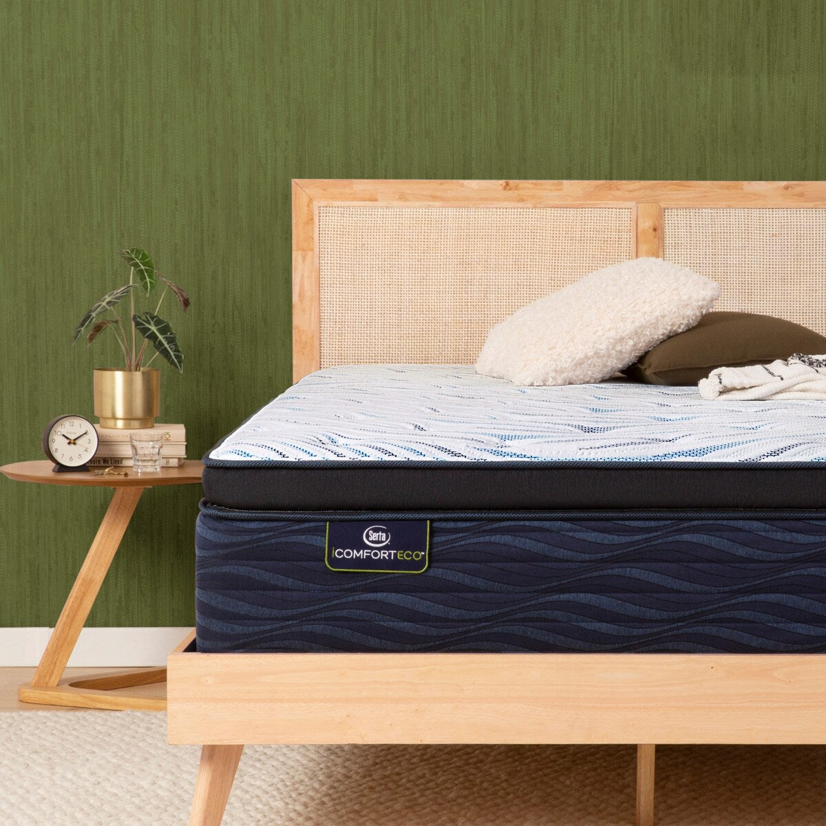 Serta iComfortECO Q40HD 16.75 Hybrid Ultra Plush Pillow Top Mattress Set